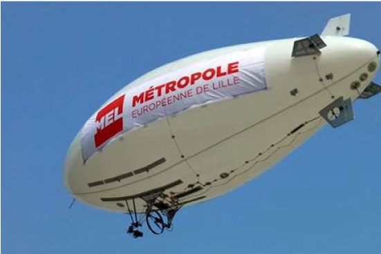Dirigible RC de 6m en el aire